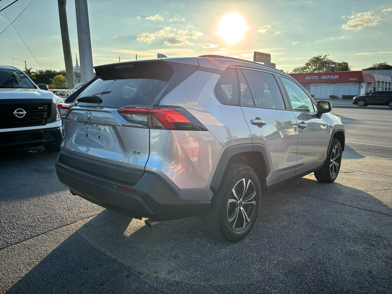 Toyota RAV4 LE 2021