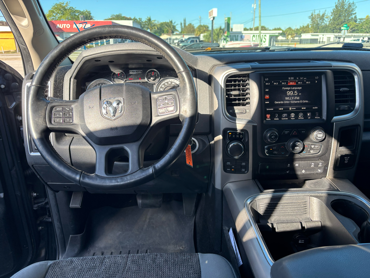 RAM 1500 SLT Crew Cab SWB 4WD 2017