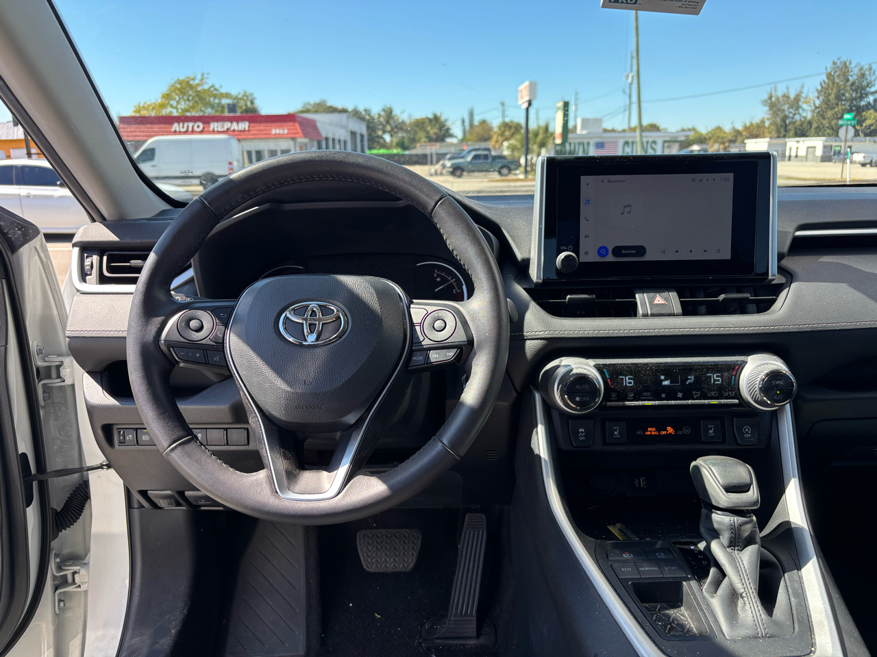 Toyota RAV4 XLE 2025