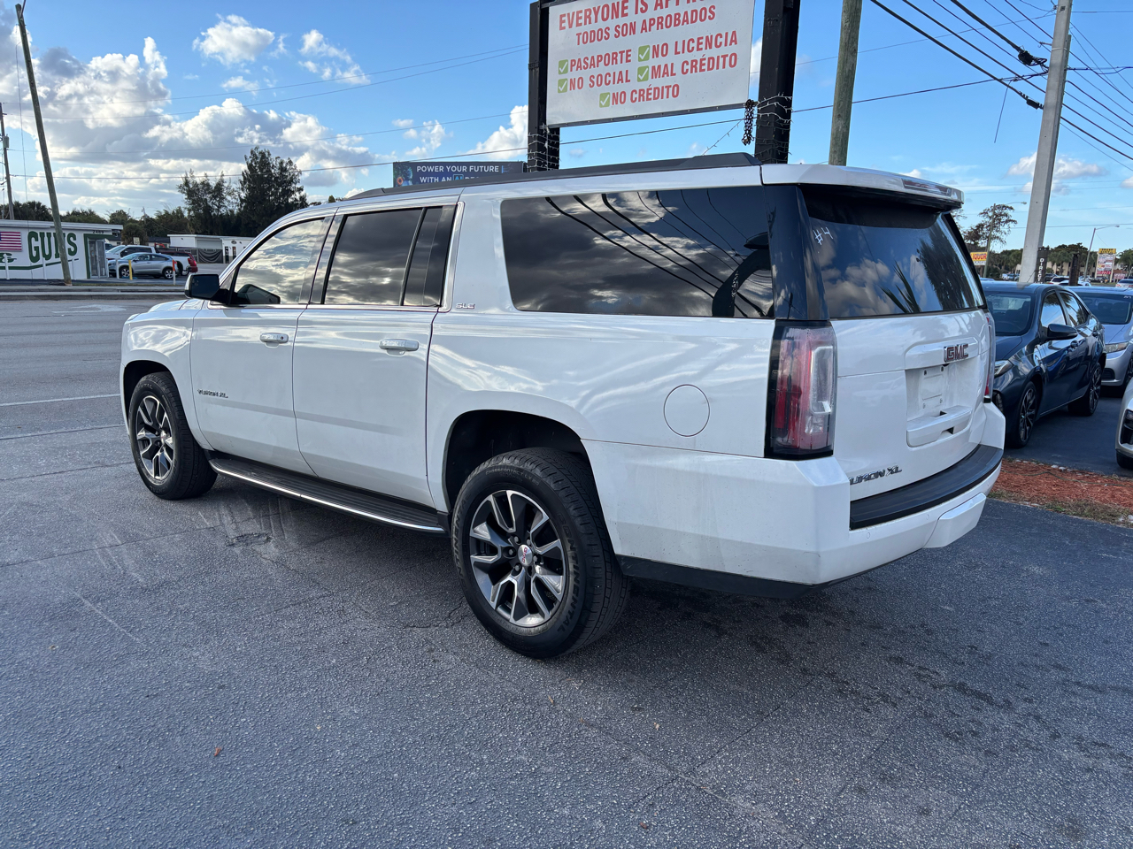 GMC Yukon XL SLE 2WD 2017