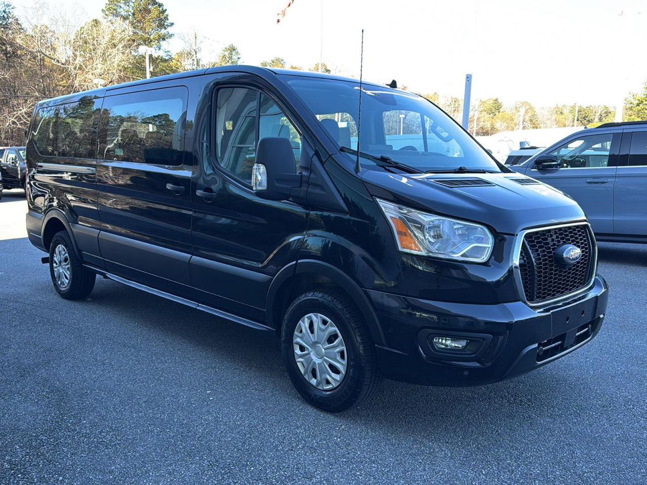 Ford Transit 350 Wagon Med. Roof XL w/Sliding Pass. 148-in. WB 2022