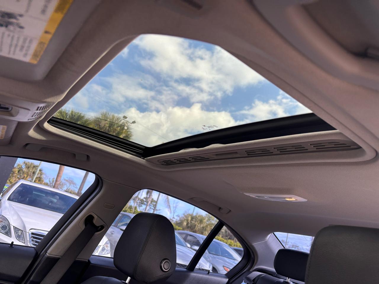 BMW 3-Series 320i Sedan 2015