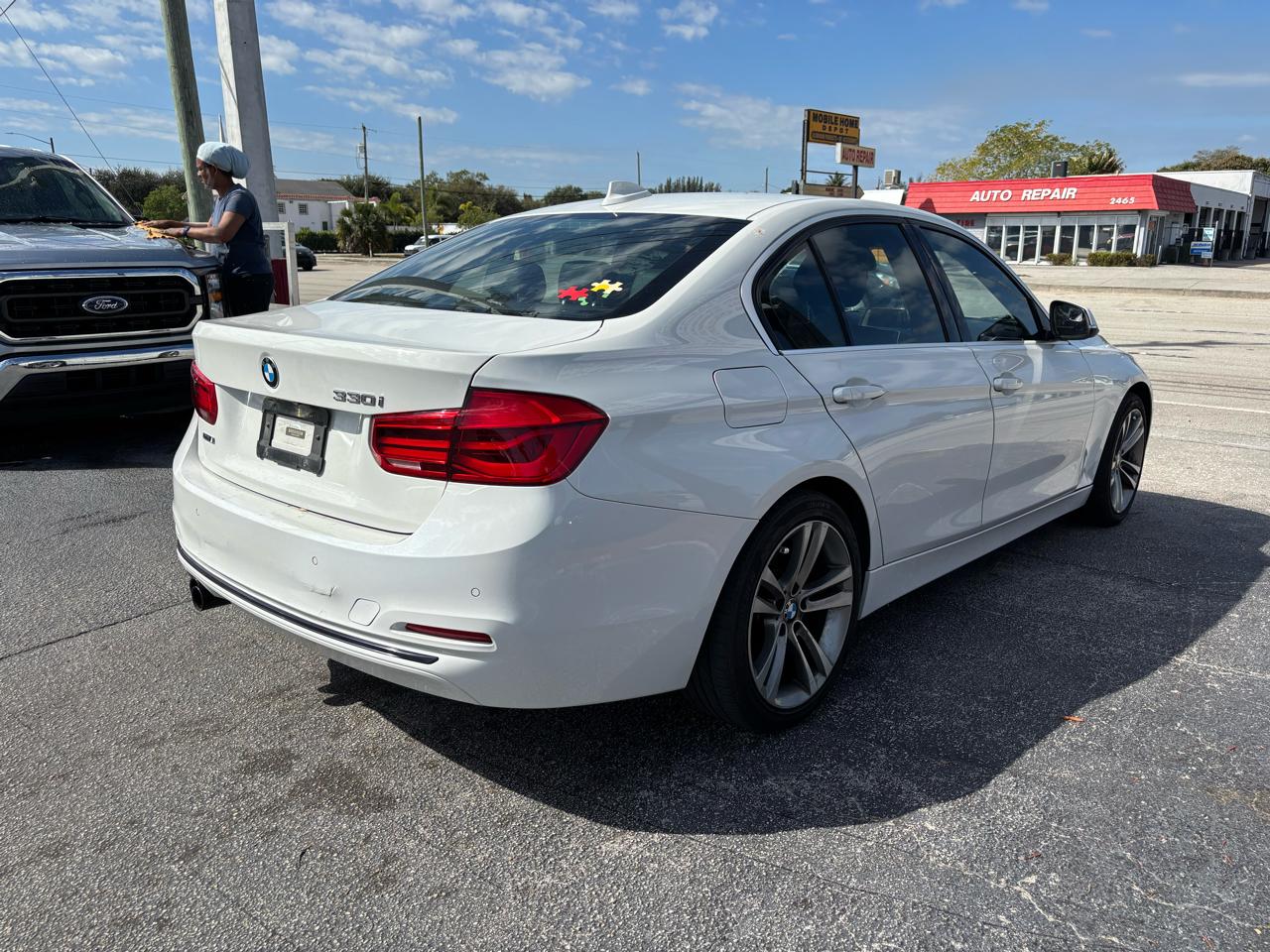 BMW 3-Series 330i SULEV Sedan 2017
