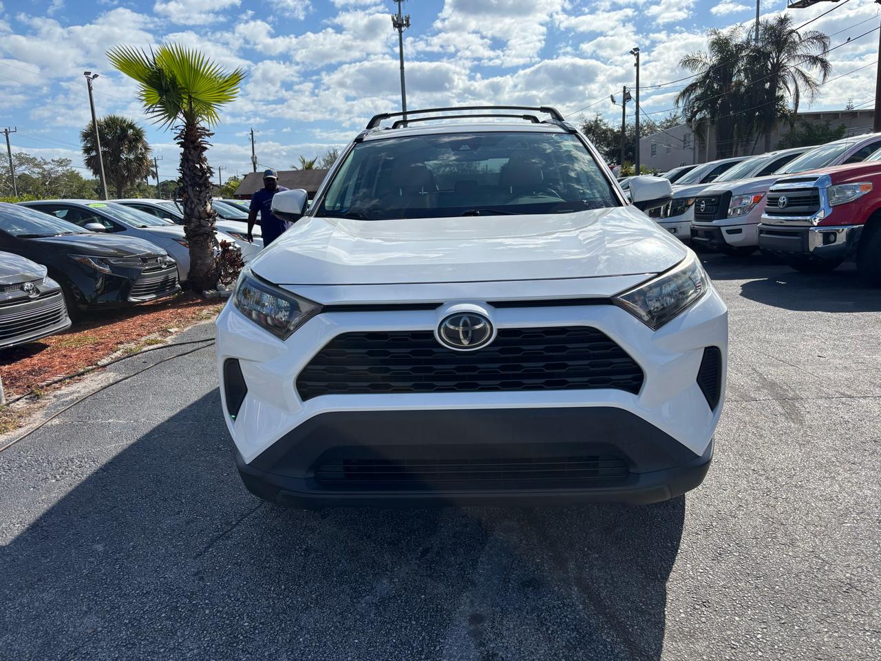 Toyota RAV4 LE 2020