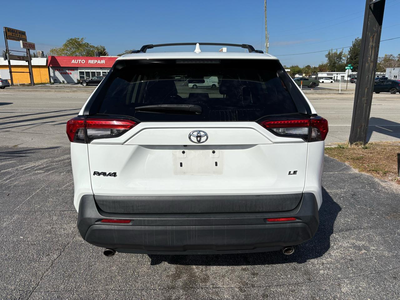Toyota RAV4 LE 2020