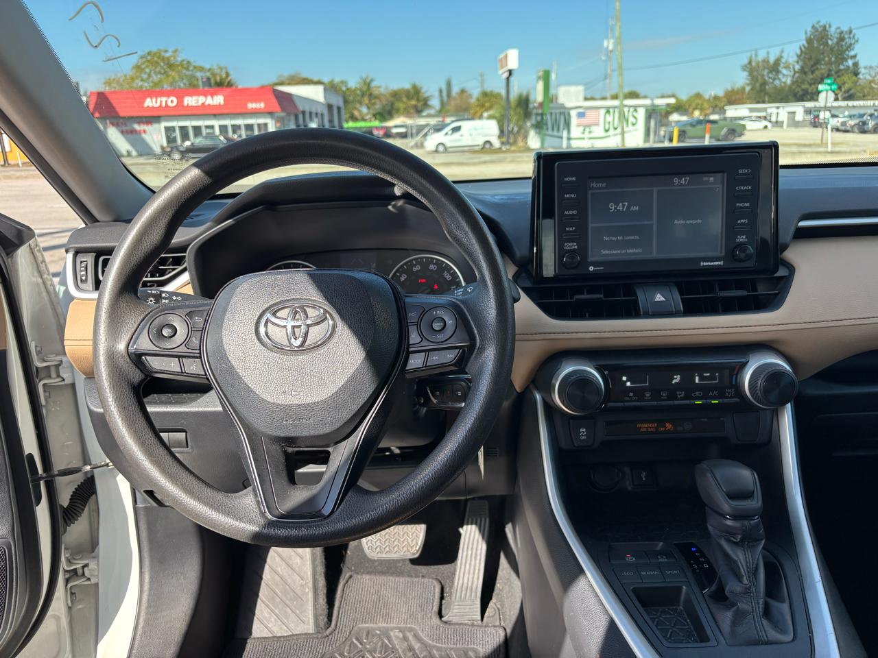 Toyota RAV4 LE 2020