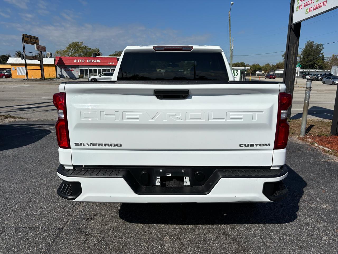Chevrolet Silverado 1500 Custom Crew Cab Short Box 2WD 2020