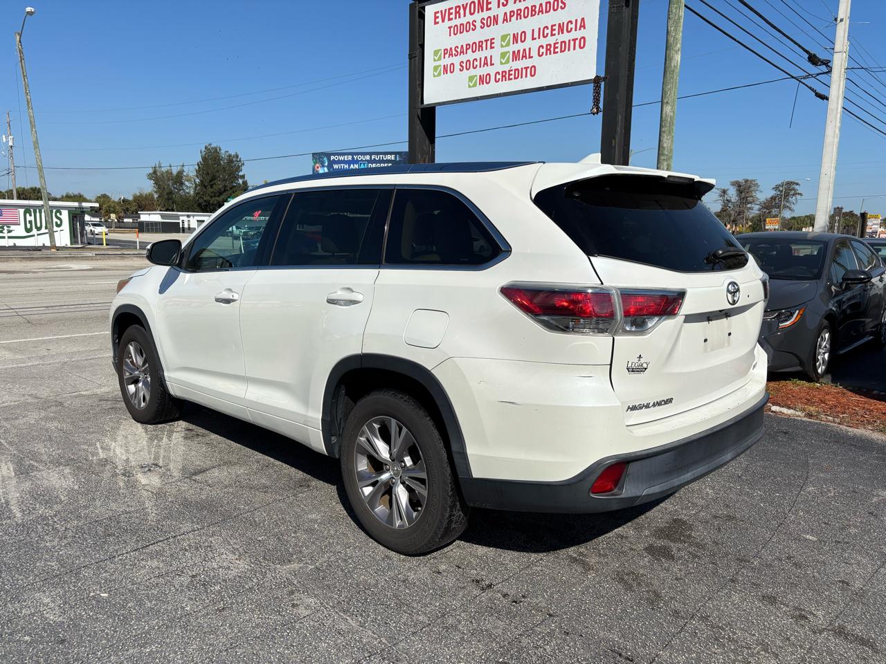 Toyota Highlander XLE FWD V6 2015