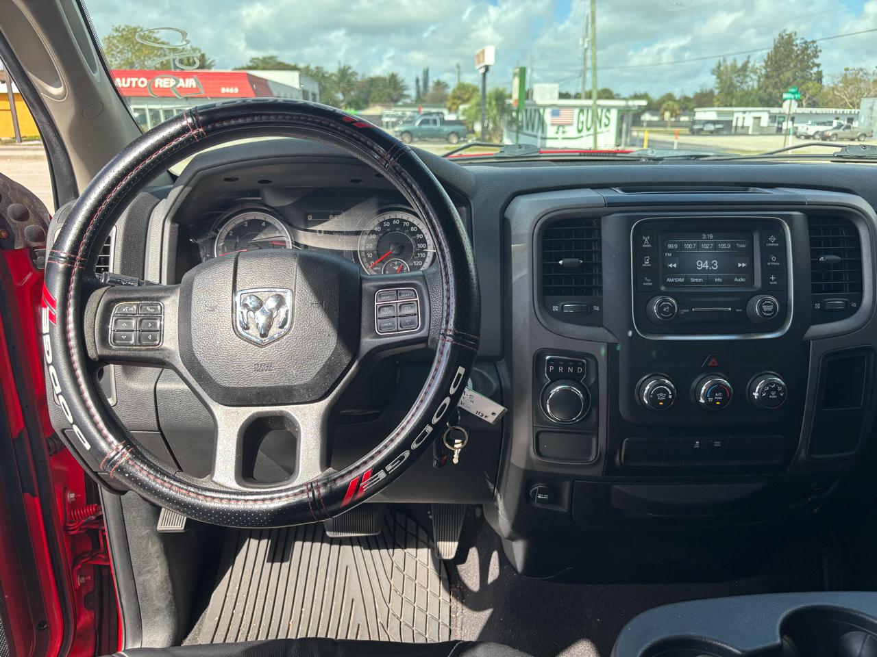 RAM 1500 Tradesman Quad Cab 2WD 2018