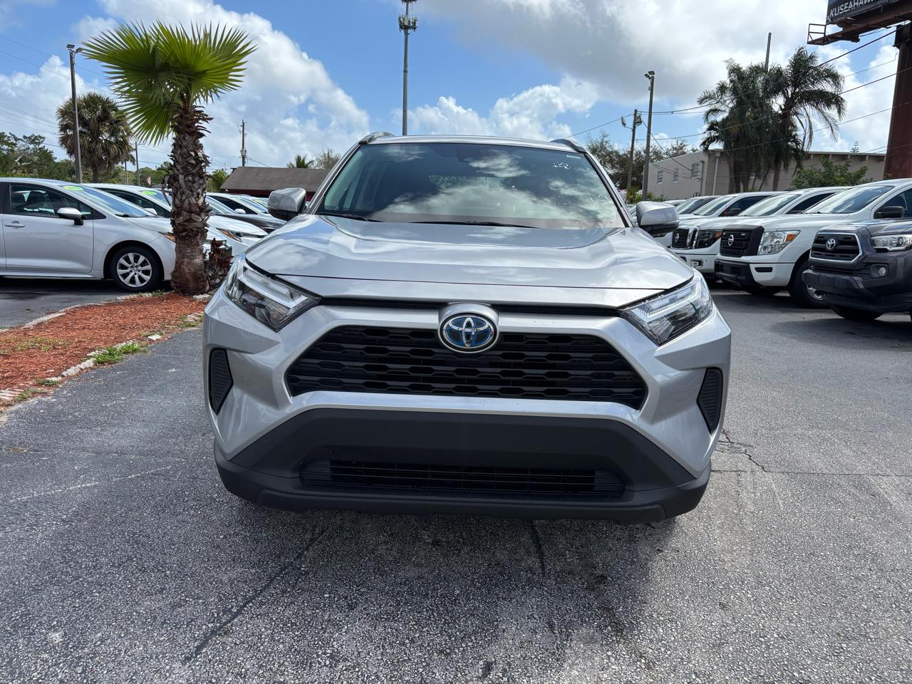 Toyota RAV4 Hybrid XLE 2024