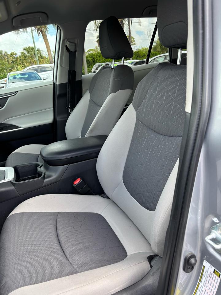 Toyota RAV4 Hybrid XLE 2024