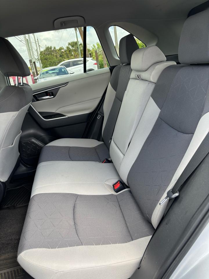 Toyota RAV4 Hybrid XLE 2024