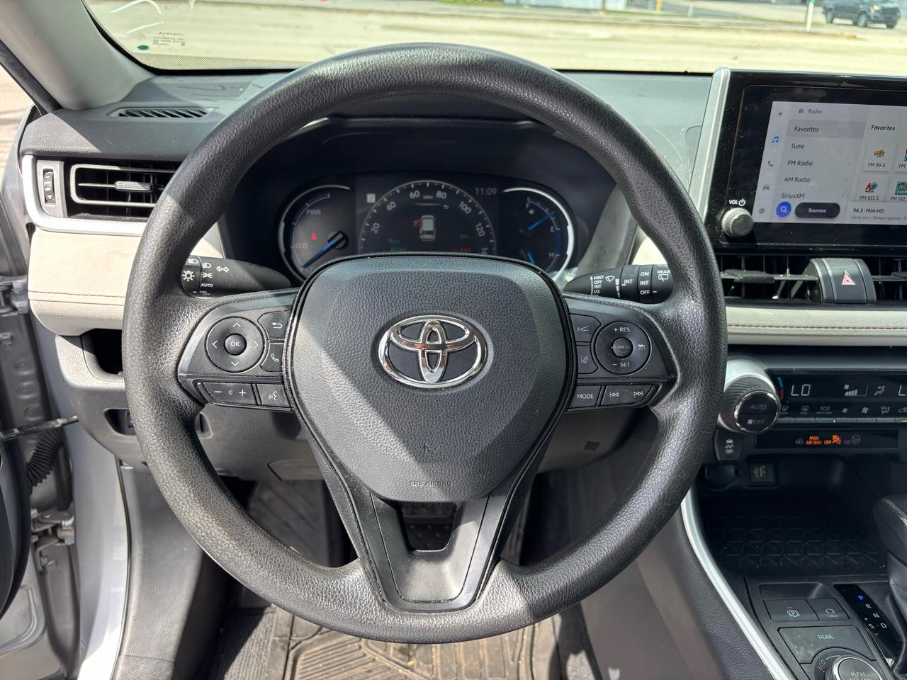 Toyota RAV4 Hybrid XLE 2024