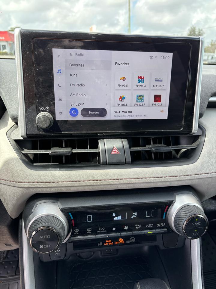 Toyota RAV4 Hybrid XLE 2024