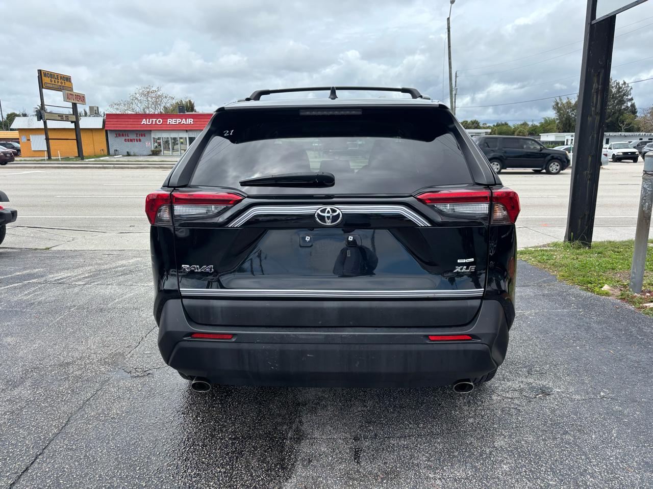 Toyota RAV4 XLE 2021