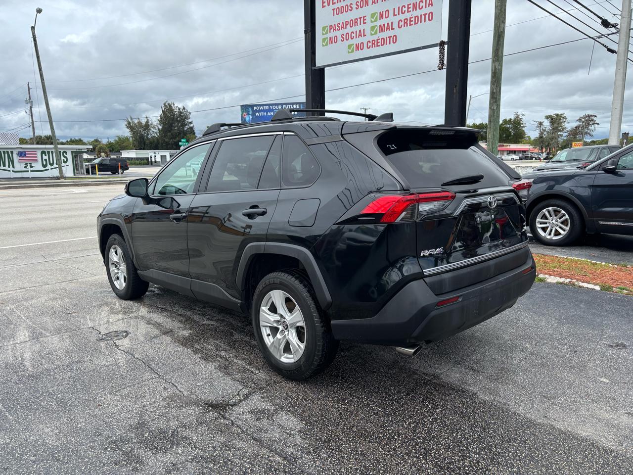 Toyota RAV4 XLE 2021