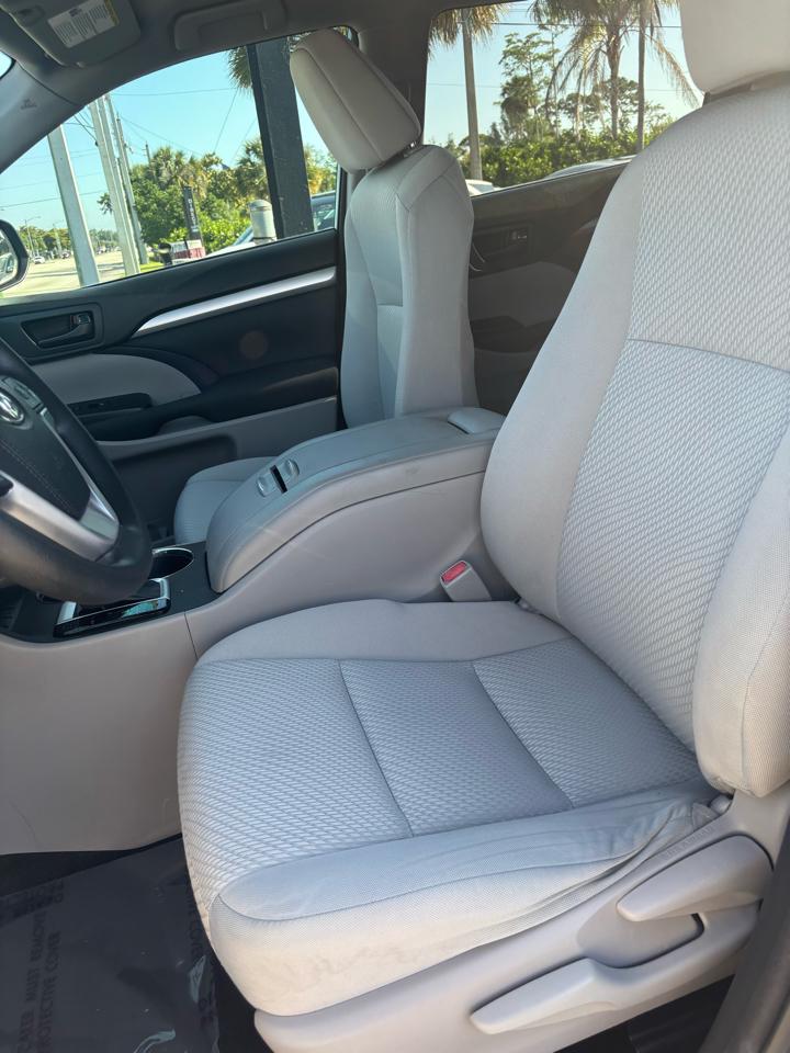 Toyota Highlander LE FWD I4 2017