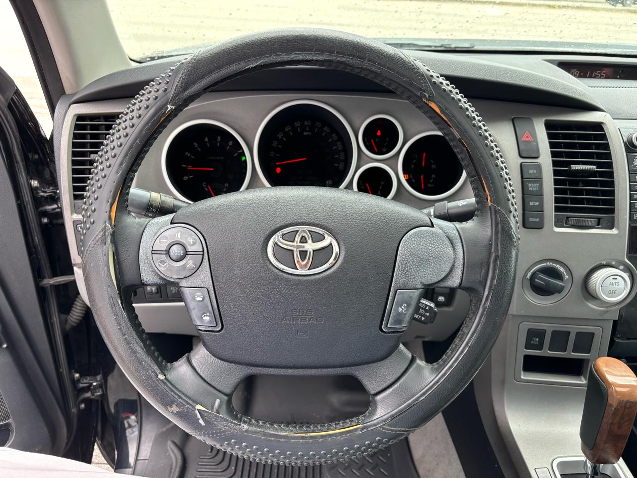 Toyota Tundra Limited 5.7L FFV CrewMax 4WD 2010