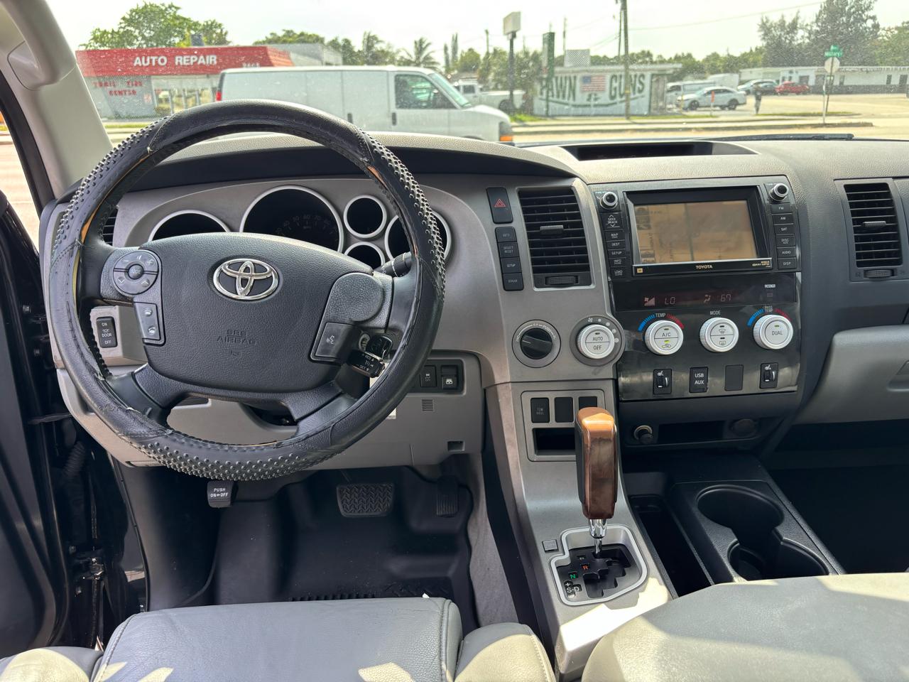 Toyota Tundra  2010