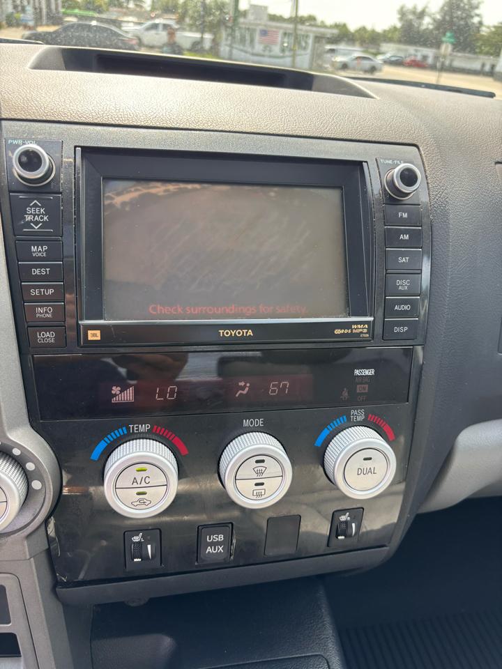 Toyota Tundra  2010