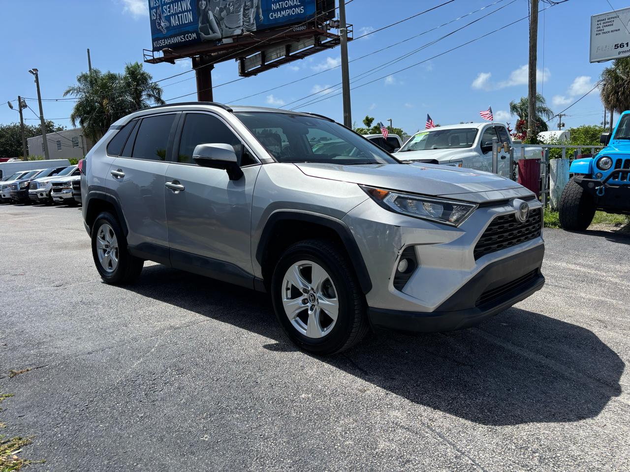 Toyota RAV4 XLE FWD (Natl) 2020