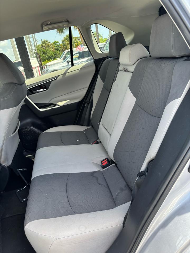 Toyota RAV4 XLE FWD (Natl) 2020