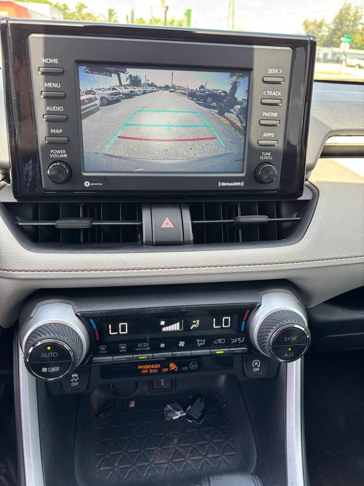 Toyota RAV4 XLE FWD (Natl) 2020
