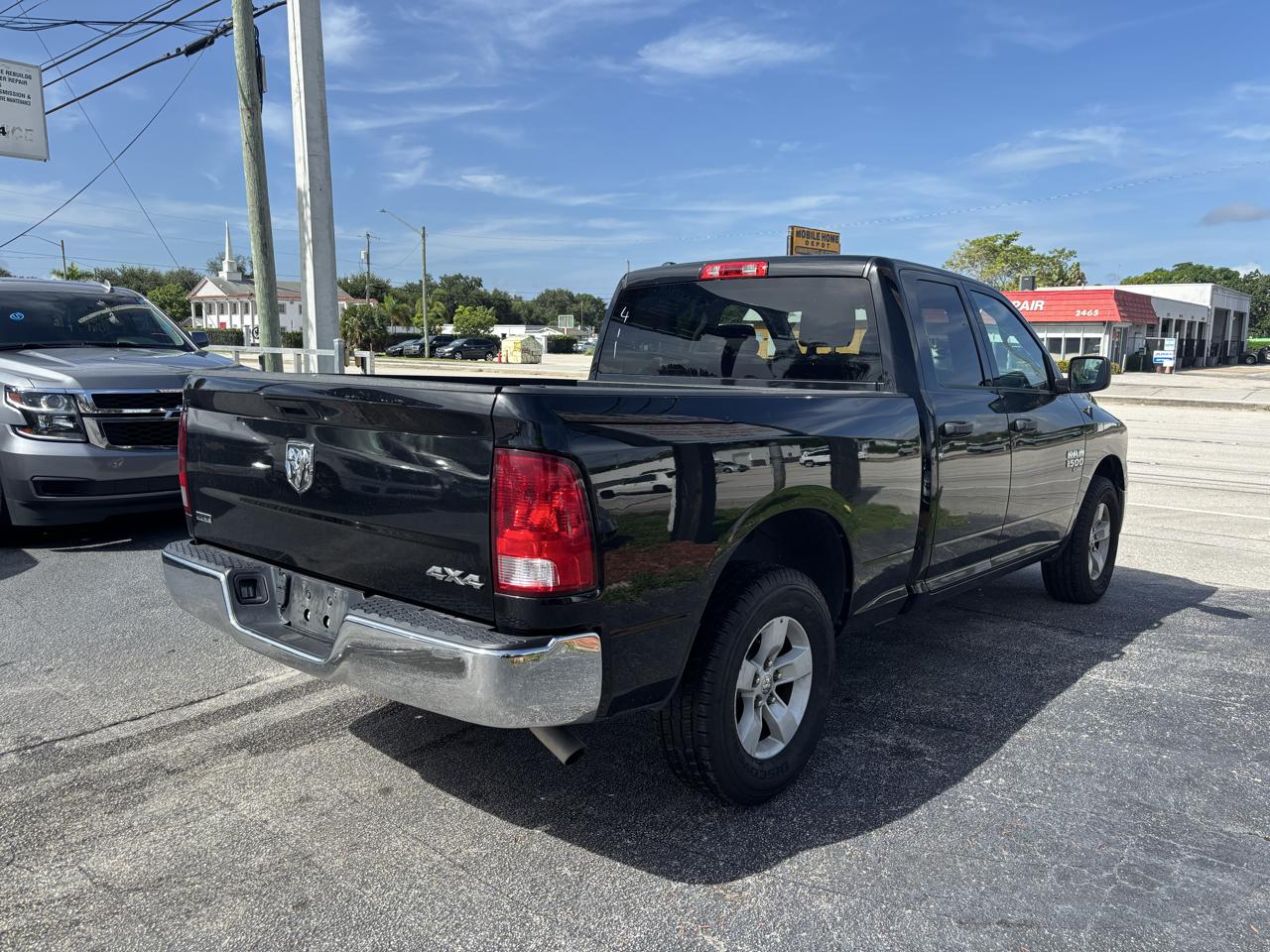 RAM 1500 Classic SLT 4x4 Quad Cab 6'4" Box 2024