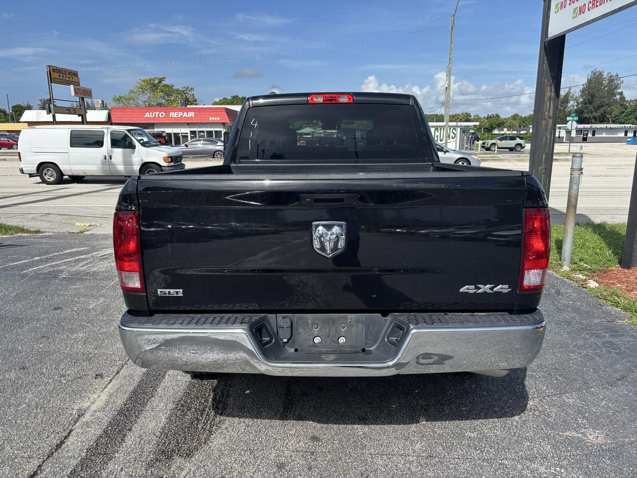 RAM 1500 Classic SLT 4x4 Quad Cab 6'4" Box 2024