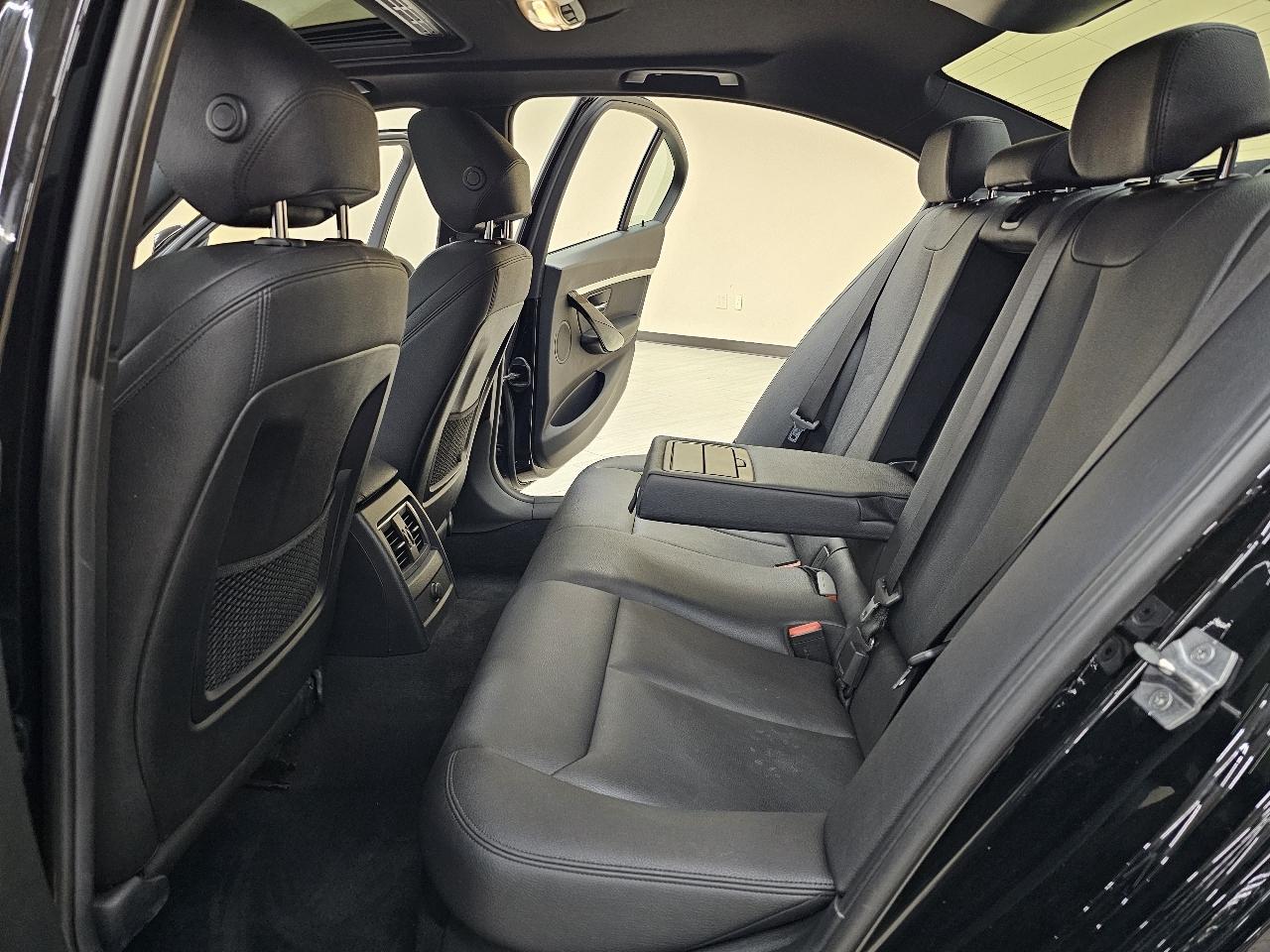 BMW 3-Series 330i SULEV Sedan 2018