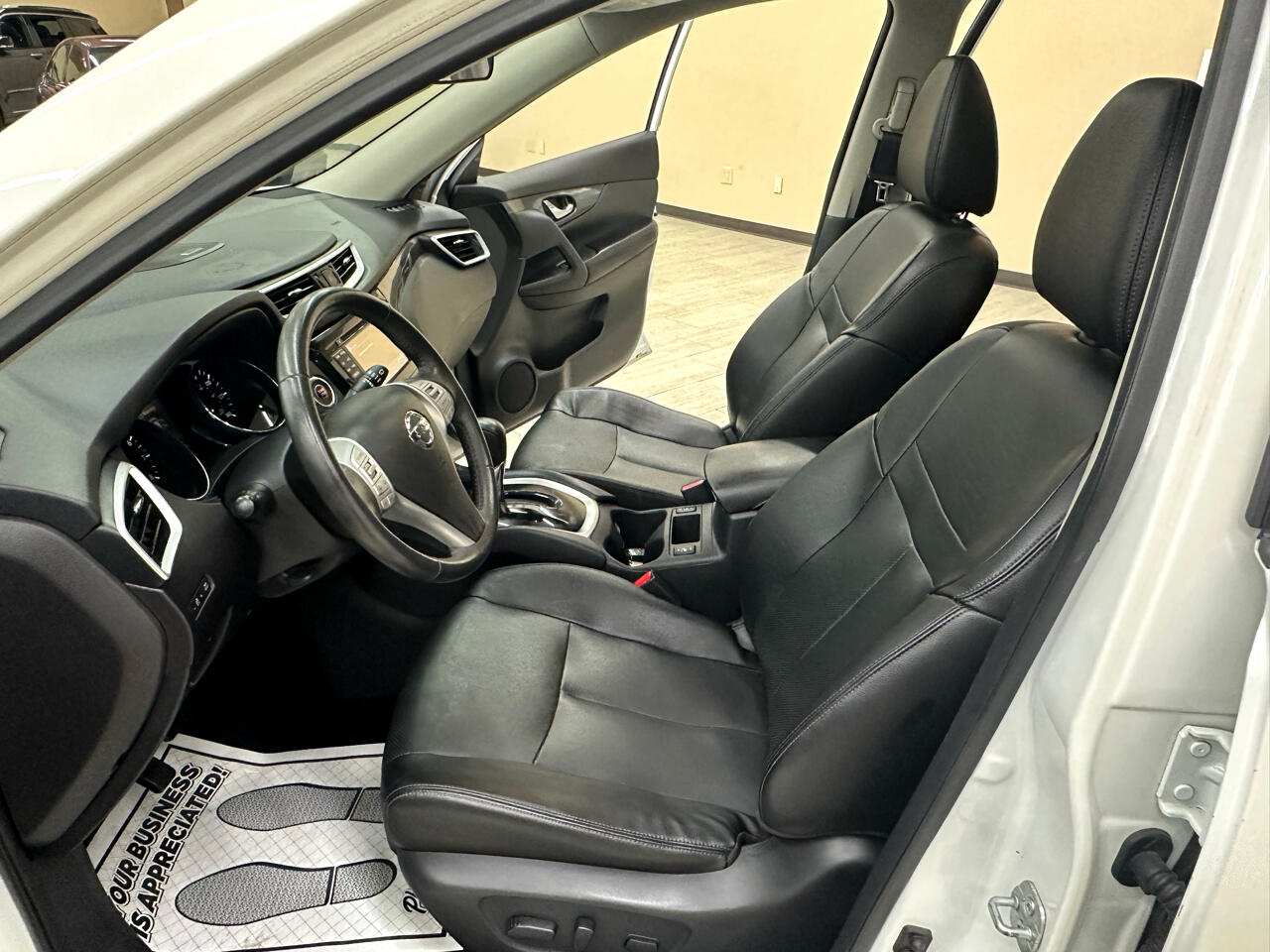 2016 Nissan Rogue SL photo 18
