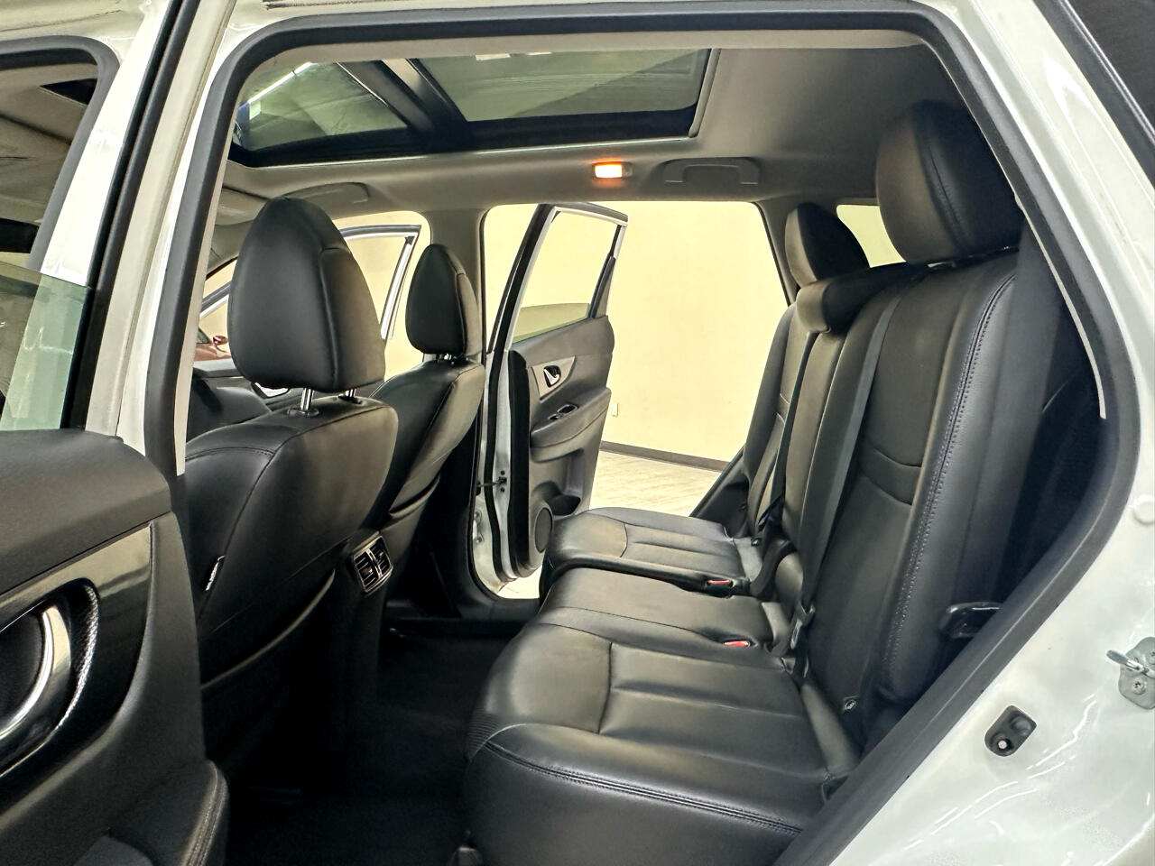 2016 Nissan Rogue SL photo 30