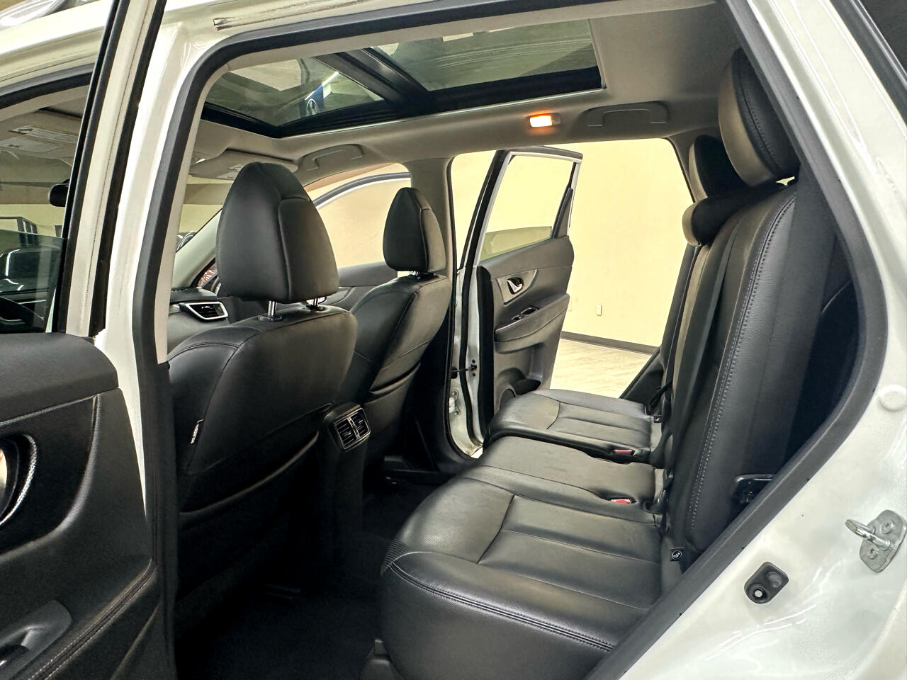 2016 Nissan Rogue SL photo 31