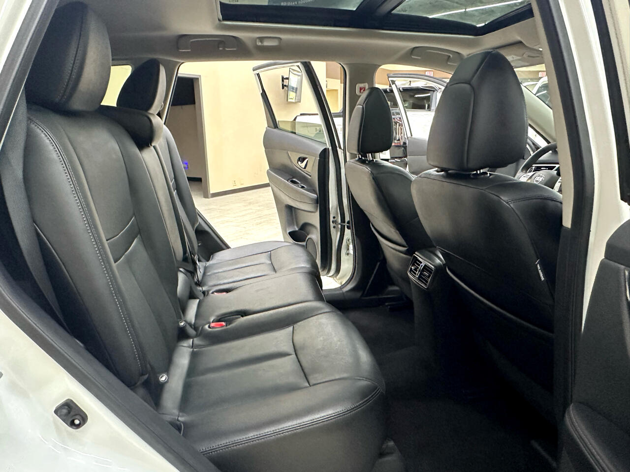 2016 Nissan Rogue SL photo 34