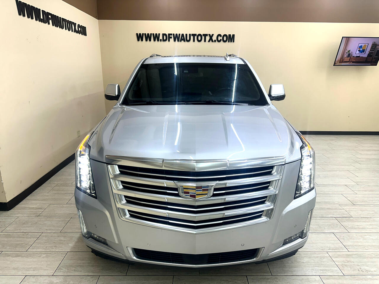 2017 Cadillac Escalade Platinum photo 3