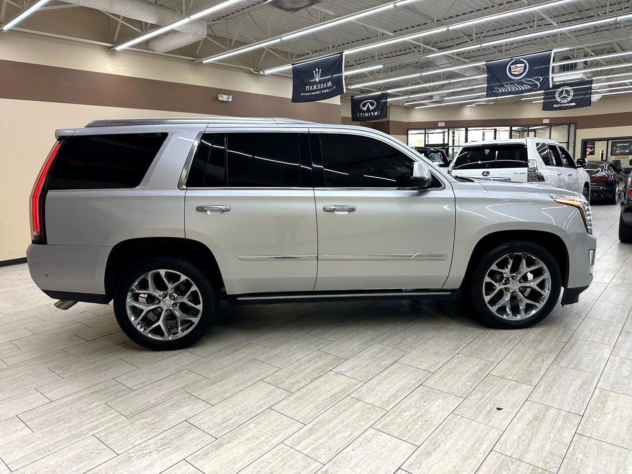 2017 Cadillac Escalade Platinum photo 4