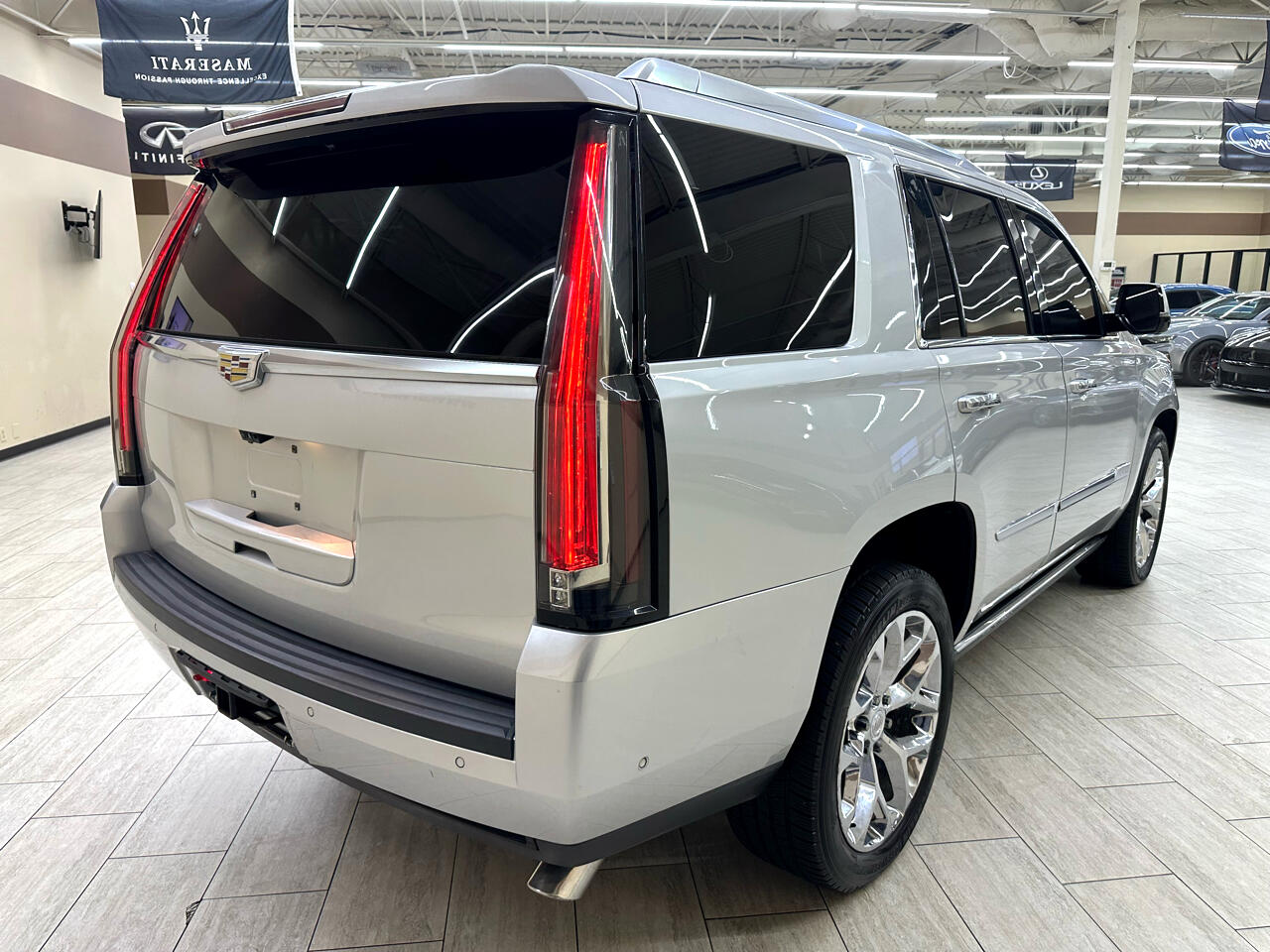 2017 Cadillac Escalade Platinum photo 5