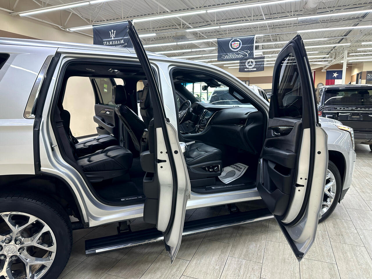 2017 Cadillac Escalade Platinum photo 7