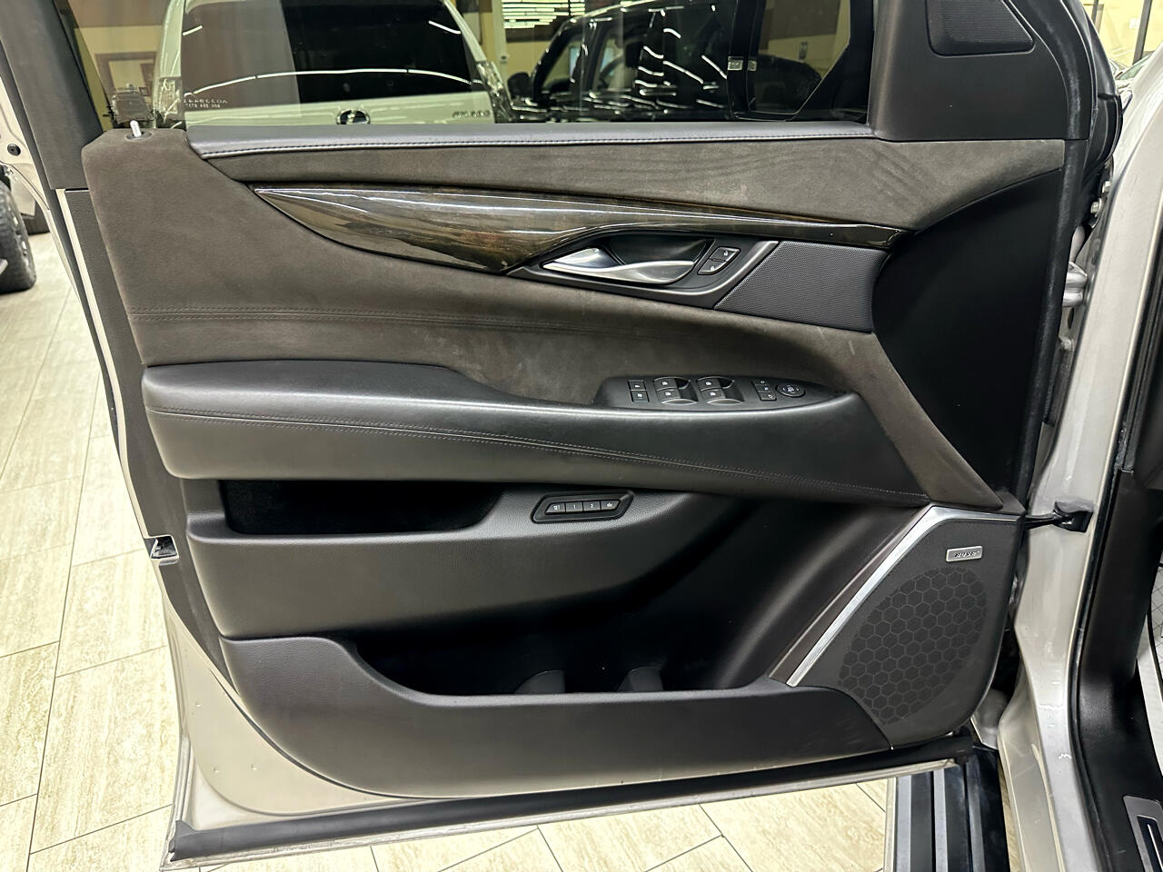 2017 Cadillac Escalade Platinum photo 11