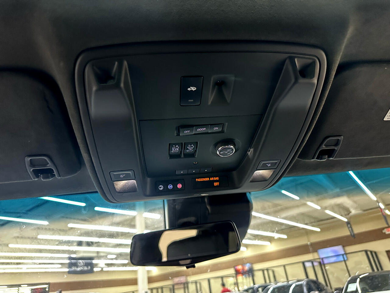 2017 Cadillac Escalade Platinum photo 23