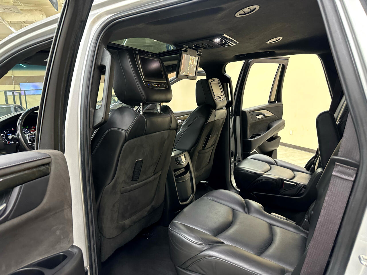 2017 Cadillac Escalade Platinum photo 27