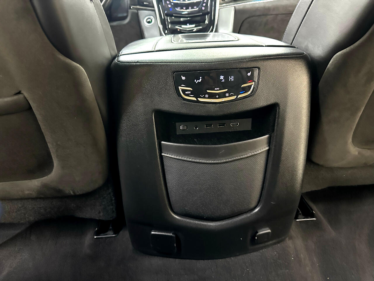 2017 Cadillac Escalade Platinum photo 28