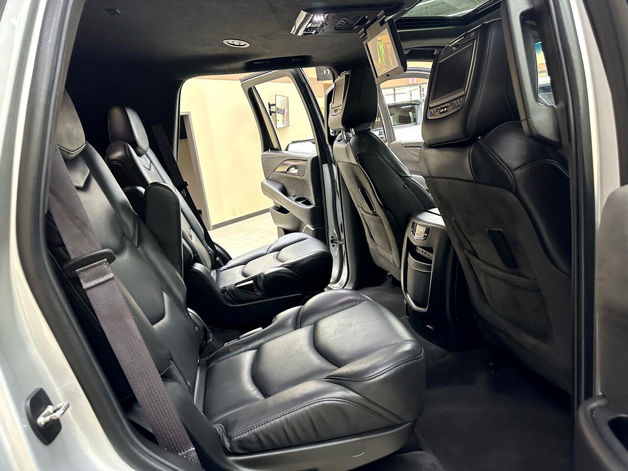2017 Cadillac Escalade Platinum photo 32