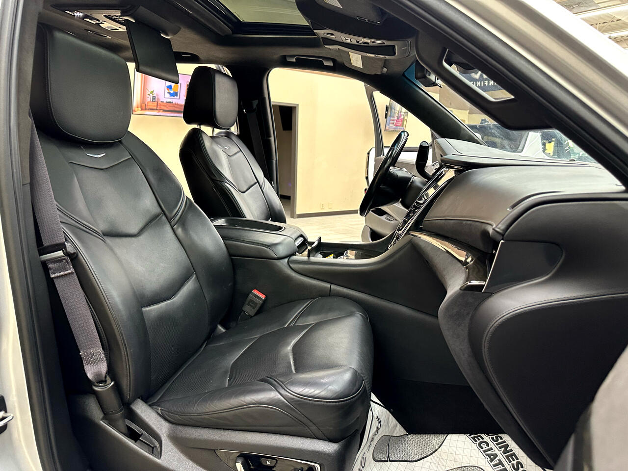 2017 Cadillac Escalade Platinum photo 37