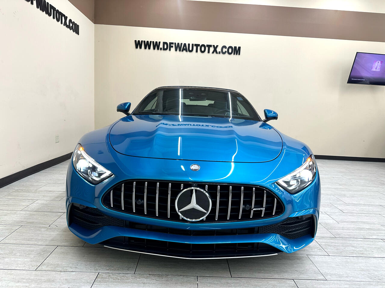 2024 Mercedes Benz SL 43 photo 3