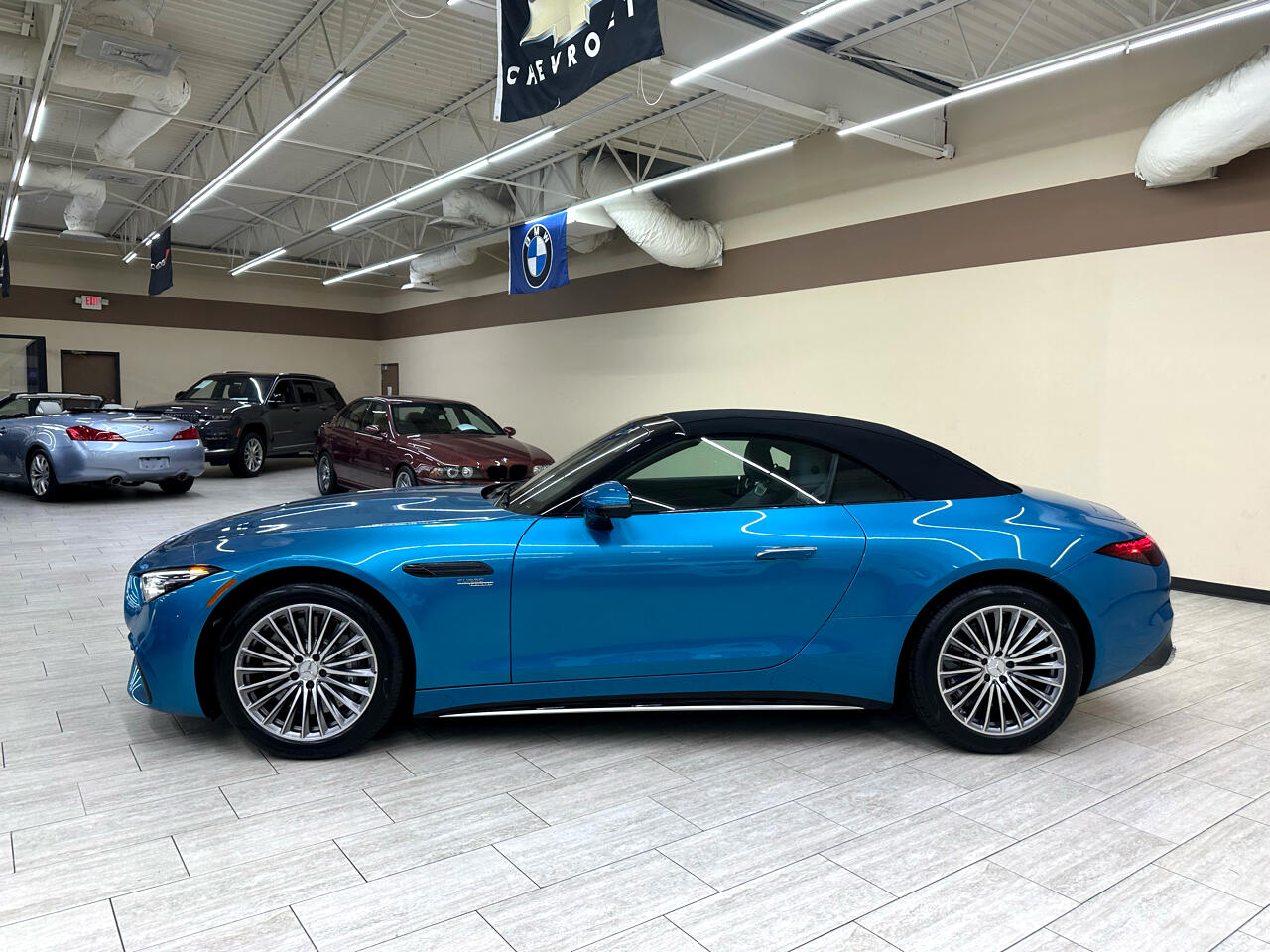 2024 Mercedes Benz SL 43 photo 9