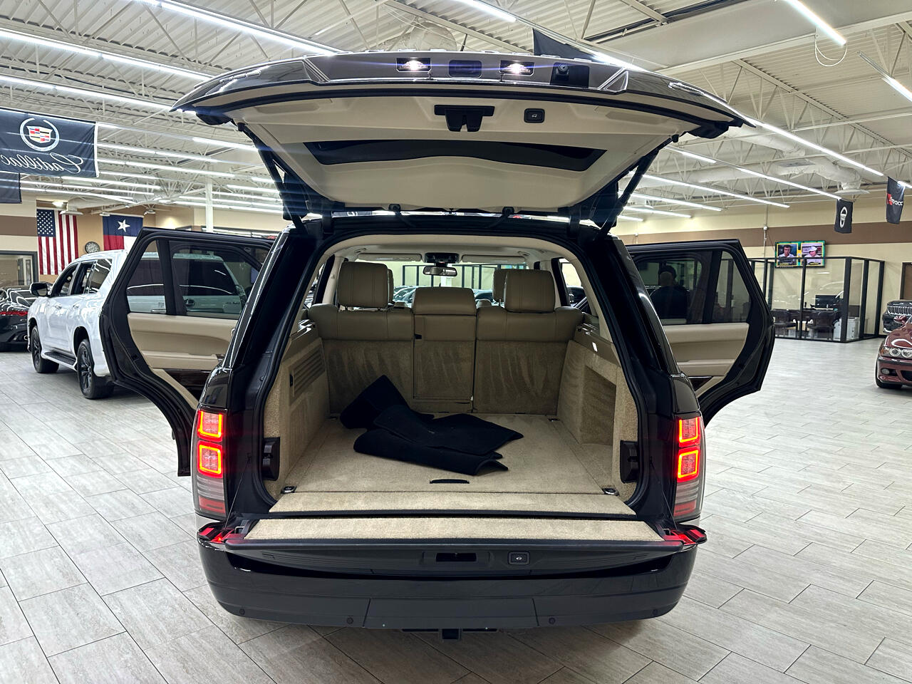 2014 Land Rover Range Rover SuperCharged HSE photo 11