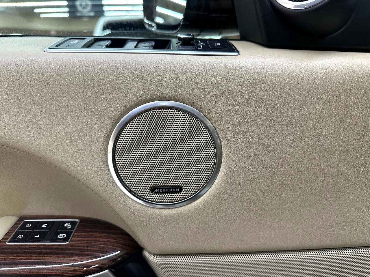 2014 Land Rover Range Rover SuperCharged HSE photo 16
