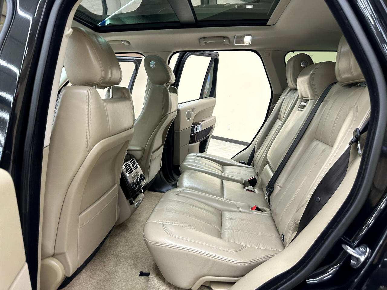 2014 Land Rover Range Rover SuperCharged HSE photo 32
