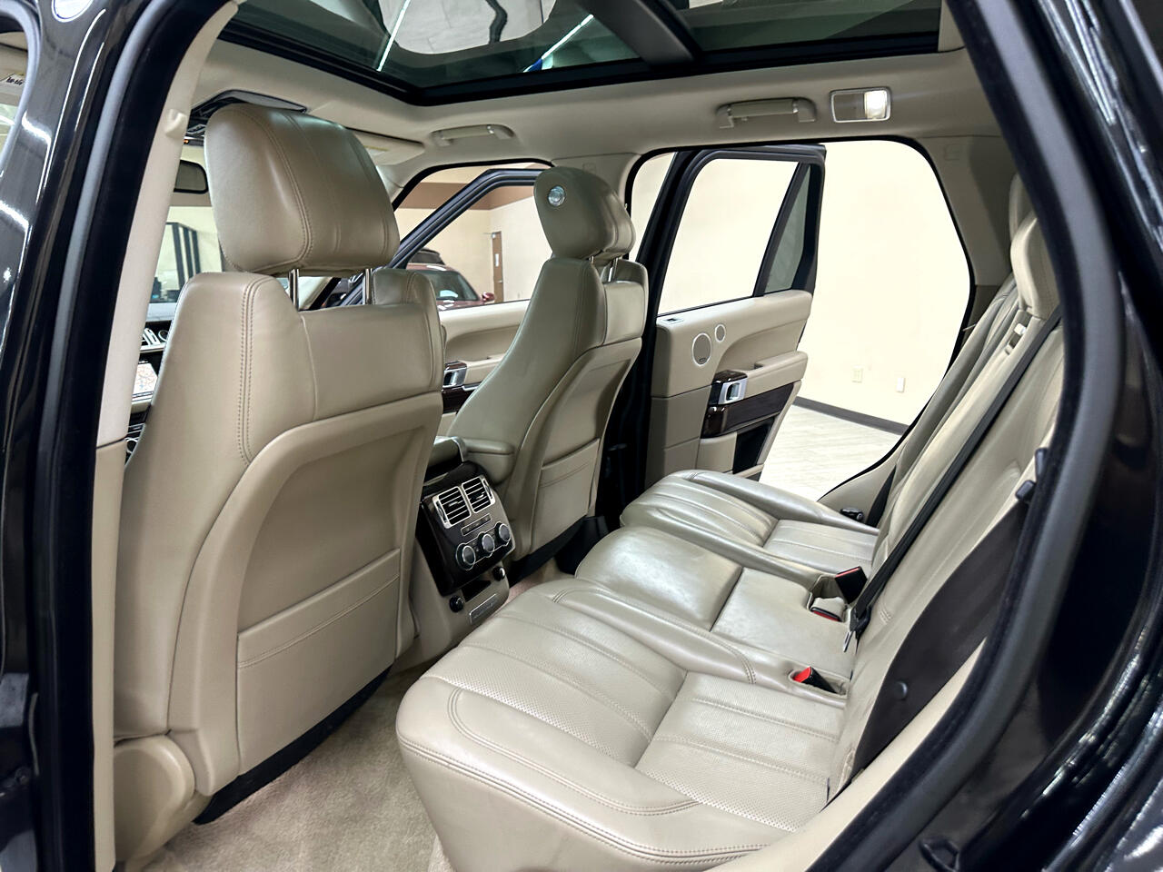 2014 Land Rover Range Rover SuperCharged HSE photo 33